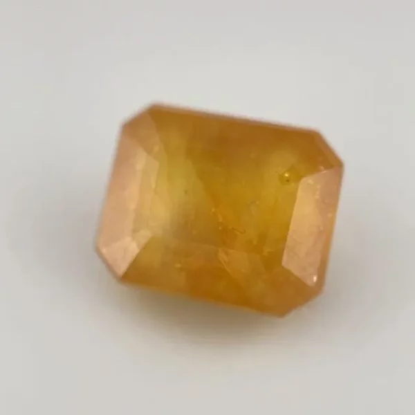 Image depict yellow sapphire